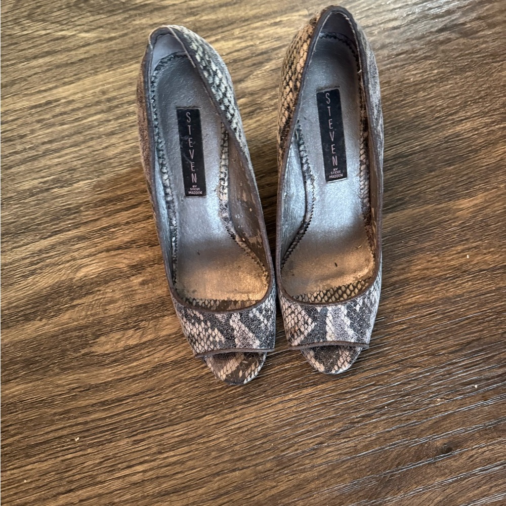 Very stylish Steve Madden wedges